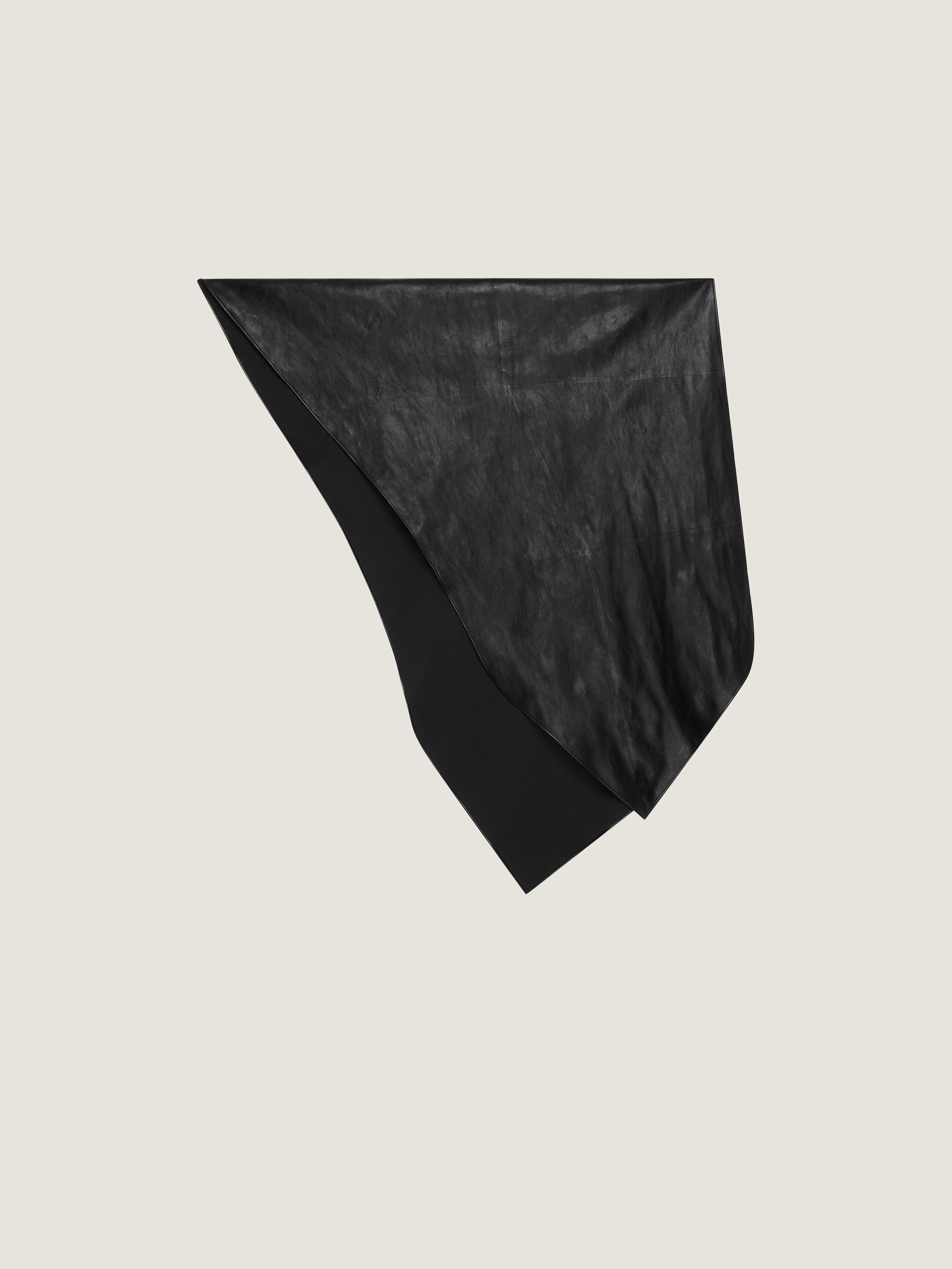 Bow scarf in leather